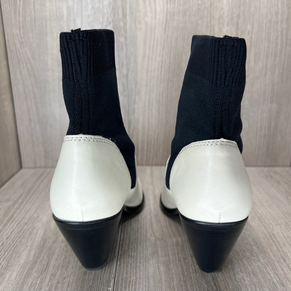 FRYE LILA Sock Short Ankle Boots Womens Size 7 Pull On Pointed Toe Off White - Picture 6 of 13